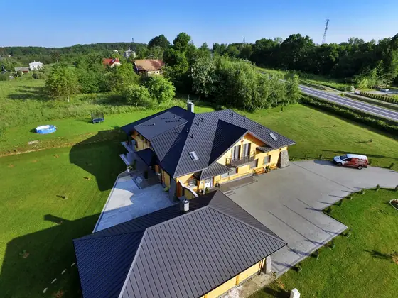 Referenzbild Metalldach Stehfalz Hausdach Ansicht 1