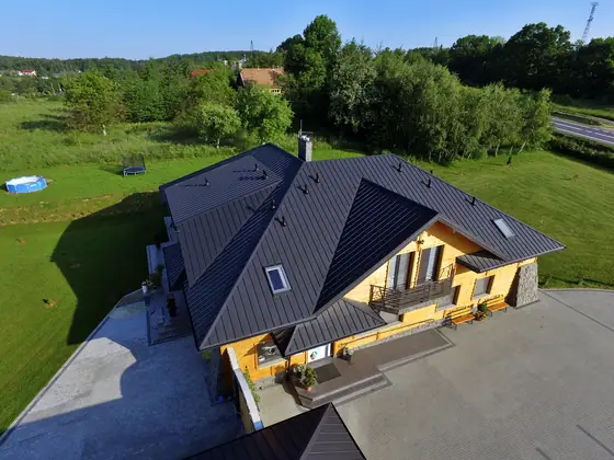 Referenzbild Metalldach Stehfalz Hausdach Ansicht 7