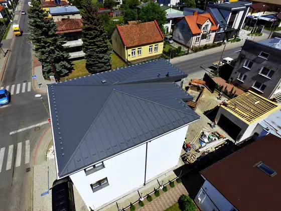 Referenzbild Metalldach Stehfalz Hausdach Ansicht 69